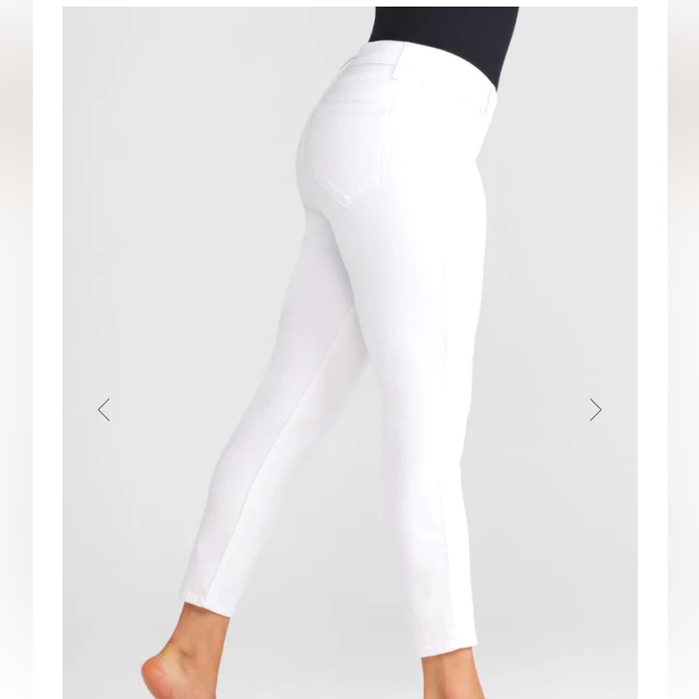 Yummie comfortable shaping ankle jeans in white